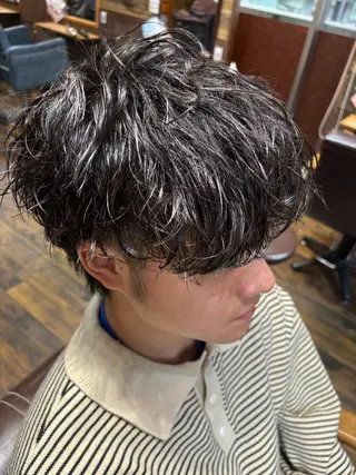 パーマ メンズ メンズ特化シャドウパ ーマラウンドマッシュのヘアスタイル