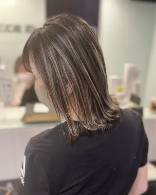 ミディアム カラー 谷 なづきのヘアスタイル