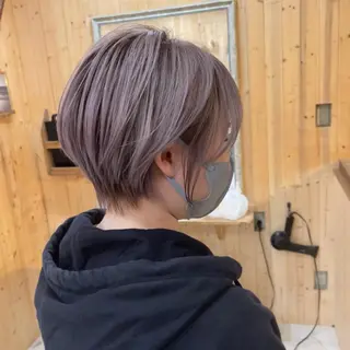 ショート カラー ハイトーン belle ナホのヘアスタイル