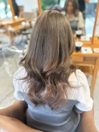 カラー 小川 ひかるのヘアスタイル