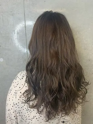 ロング カラー 梅本 有希のヘアスタイル