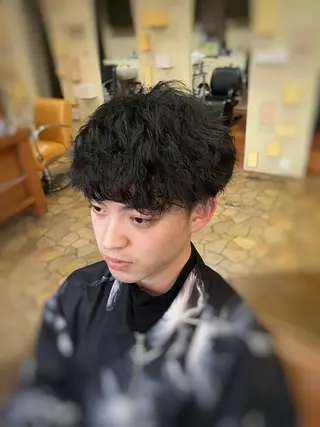 ショート パーマ メンズ 奥田 勝亮のヘアスタイル