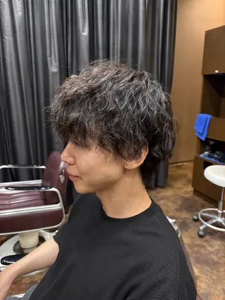 ショート パーマ メンズ 八木 凜のヘアスタイル