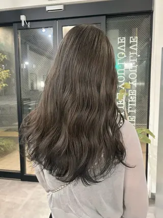 ロング カラー 泉澤 風花のヘアスタイル