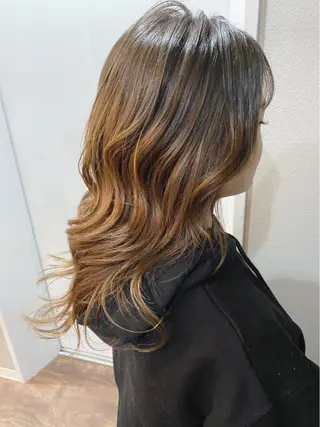 ロング カラー moanin モーニンのヘアスタイル