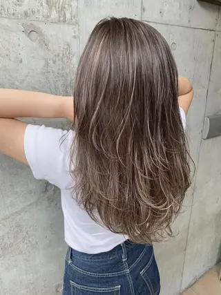 ロング カラー ヘアアレンジ メンズ キッズ ネイル マツエク・マツパ ミルクティーベージュ ブリーチ 店長 清水のヘアスタイル