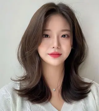 ミディアム 藤田 明輝のヘアスタイル