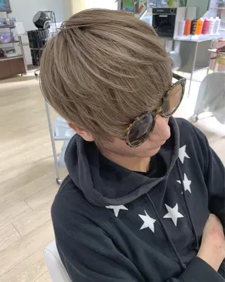 ショート カラー レイヤーカット 西村あきやのヘアスタイル