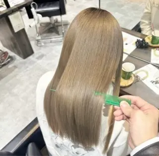 カラー 豊川 絢子のヘアスタイル
