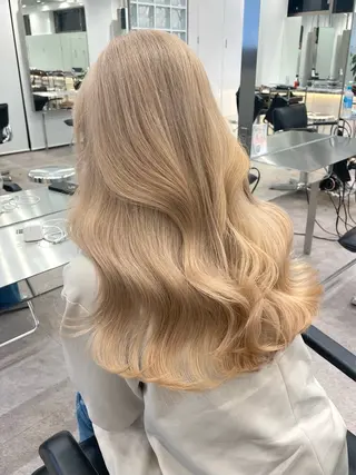 ロング ハイトーン💎 ホワイトベージュ坪谷のヘアスタイル