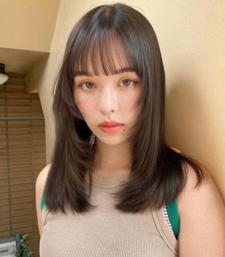 セミロング カラー Saki/レイヤー/ 柔色カラー/顔まわりのヘアスタイル