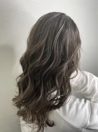 セミロング カラー ブリーチカラー特化 U-topia小島のヘアスタイル