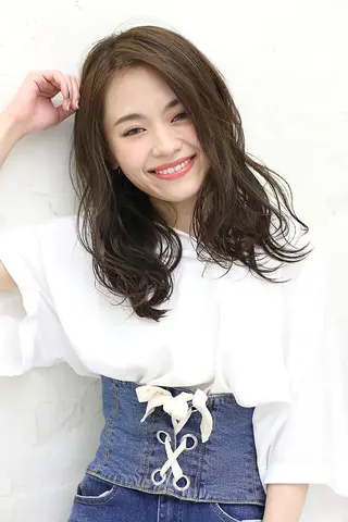ミディアム 小林 永佳のヘアスタイル