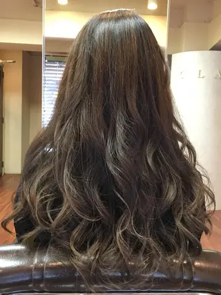ミディアム セミロング ロング カラー 推し活専用 【派手髪】飯野ゆかりのヘアスタイル