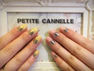 ミディアム ネイル Petite Cannelleのネイルデザイン