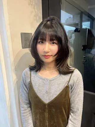 ミディアム Airi 韓国y2k ハイレイヤーのヘアスタイル