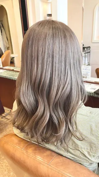 ミディアム 山田 まどかのヘアスタイル
