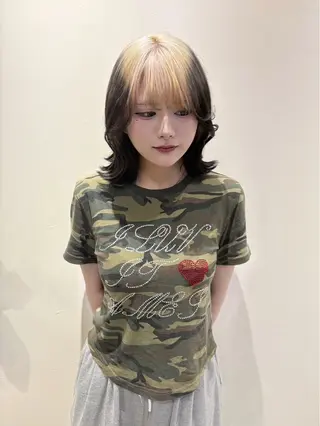 ミディアム カラー ヨシノ マナウのヘアスタイル