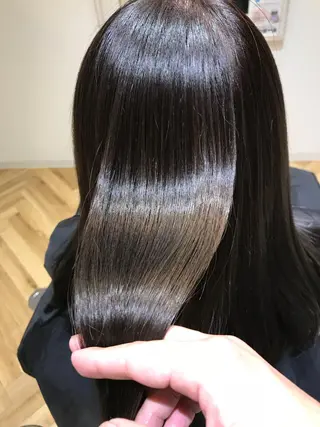セミロング 髪の再生請負人 矢野雄三のヘアスタイル