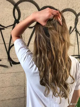 ロング カラー パーマ ヘアアレンジ 大阪レミーエクステ チビ編み込みのヘアスタイル