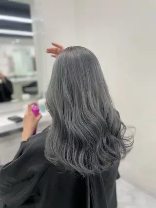 ロング カラー ラベンダー💜 グレージュ🩶のヘアスタイル