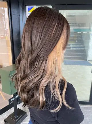 カラー レイヤーカット・透明 感カラー✨️春山栞菜のヘアスタイル
