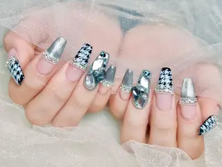 ネイル 🦋 Queenieのネイルデザイン