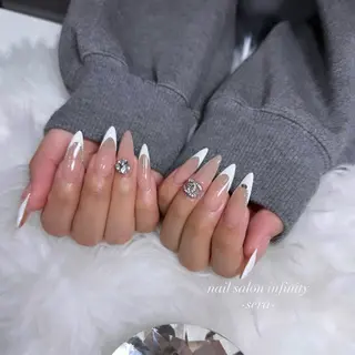 ネイル 𝑆𝐸𝑅𝐴♡ 大人ギャル ワンホンのネイルデザイン