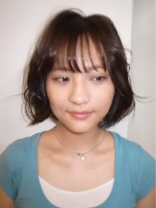 ショート カラー 湯浅 美玖のヘアスタイル