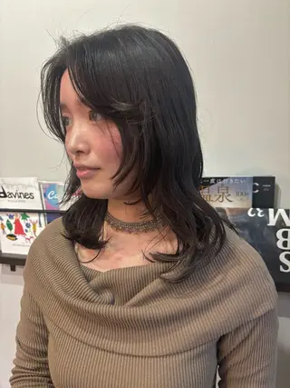 ミディアム 井本 早紀のヘアスタイル