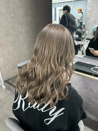 ミディアム カラー 暖色カラー🪷 オタク美容師🎶のヘアスタイル