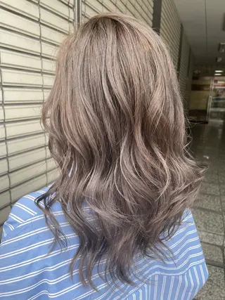 ミディアム カラー NINE+/代表 ブリーチ特化型サロンのヘアスタイル