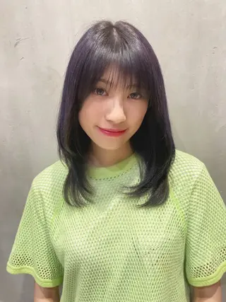 セミロング あやか 白髪ぼかしハイライトのヘアスタイル