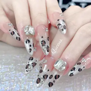 ネイル Queens テイのネイルデザイン