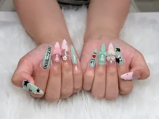 ロング トゥ ヒェンのネイルデザイン