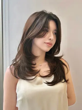 セミロング カラー 🫧色素薄めダブル カラー🩵レイヤーのヘアスタイル
