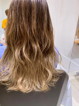 ロング ARMONY秋山輝也 コテ巻き風パーマ特化のヘアスタイル