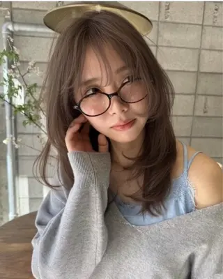 セミロング カラー 柔らかいオリーブ🍃 カラーNatsumiのヘアスタイル