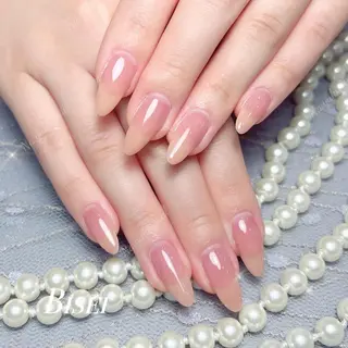 ネイル 🦋 Queenieのネイルデザイン