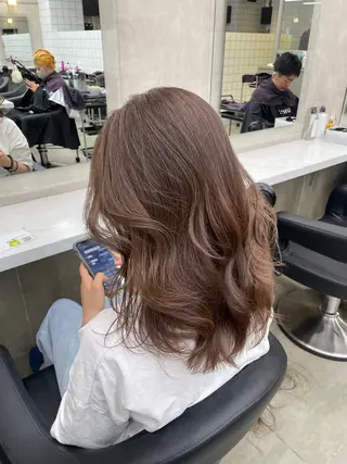 ミディアム カラー 抜け感レイヤー︴ ニュアンスカラーのヘアスタイル