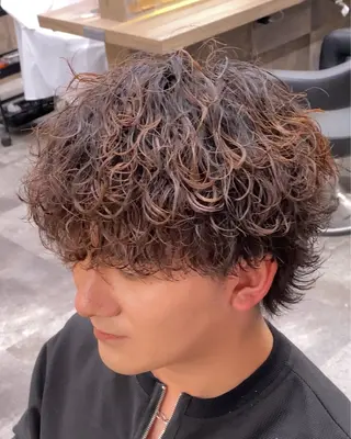 パーマ メンズ シャドウ/フェザー 朝崎倭斗のヘアスタイル