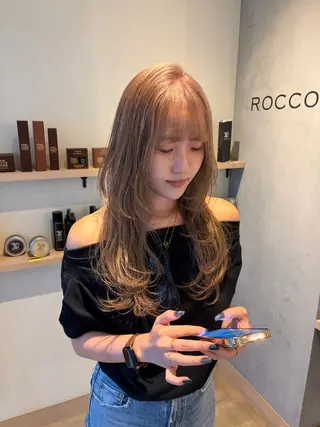ロング ROCCO アイナ/ レイヤー透明感カラーのヘアスタイル