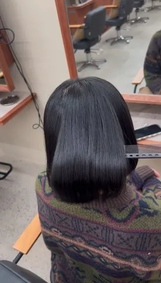 ショート バタフライレイヤー/ ニシトモユキのヘアスタイル