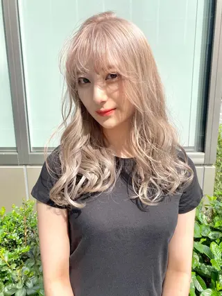 セミロング カラー 艶ハイトーンブリーチ 🌈小林侑雅のヘアスタイル