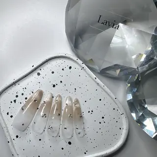ネイル lavia🖤 ayumiのネイルデザイン