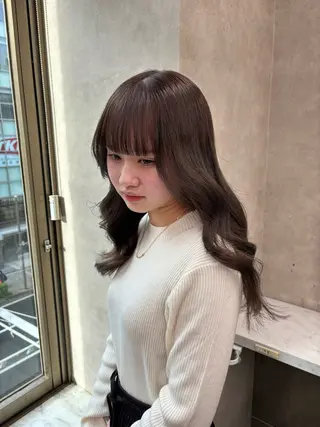 セミロング カラー 抜け感レイヤー︴ ニュアンスカラーのヘアスタイル