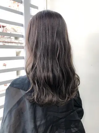 セミロング カラー 韓国🇰🇷レイヤー 映える顔周り🩷のヘアスタイル