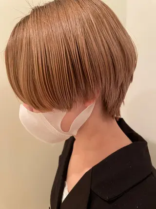 ショート 白髪ぼかしハイライト 脱白髪染めのヘアスタイル