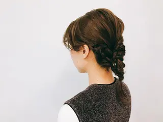 ヘアアレンジ 💓パーマ，💗 レイヤーカットのヘアスタイル