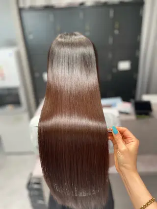 ロング RAF／Lino 美髪矯正／暗髪カラーのヘアスタイル